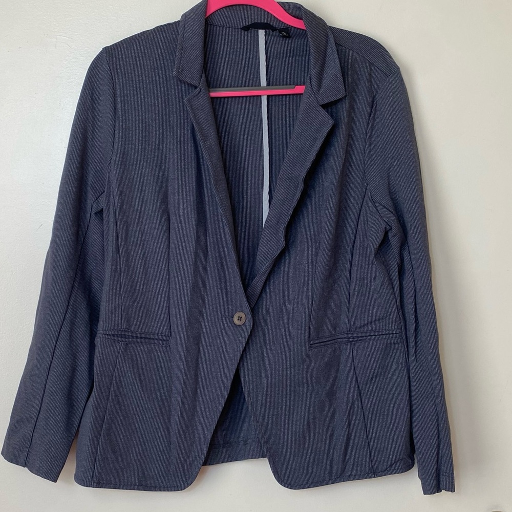 Beta Brand Long Sleeve Suit Jacket. Charcoal Grey. Size XL. NWOT.